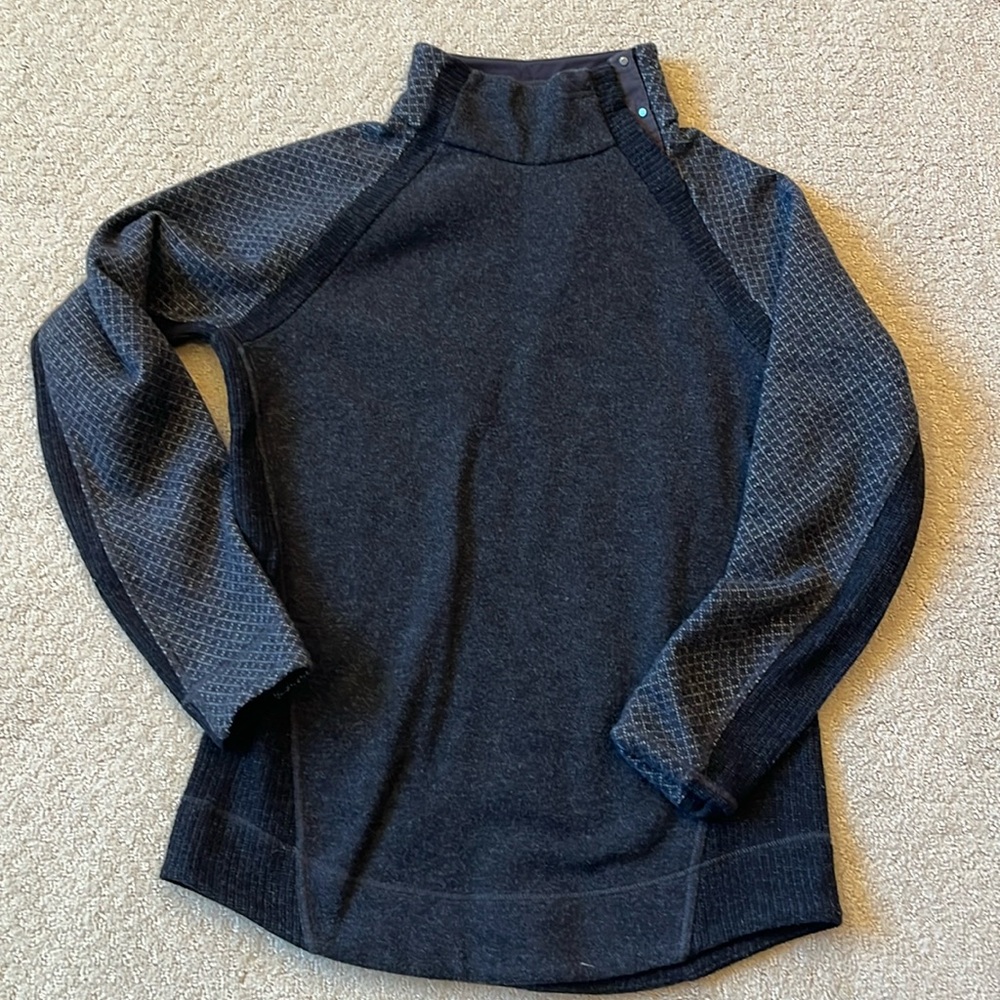 Prana, dark gray , light gray, detailed pullover sweater w snap neck. Large.